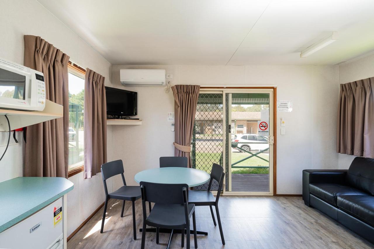 Gundagai Cabins & Tourist Park Ngoại thất bức ảnh